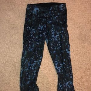 Lululemon patterned knee leggings